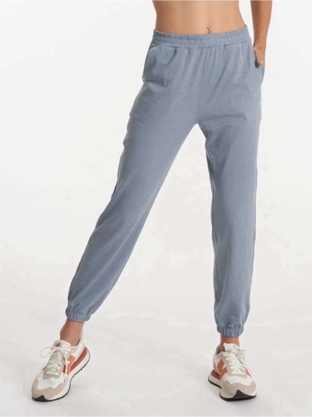 Vuori Boyfriend Joggers in Heather Slate Blue Size Medium